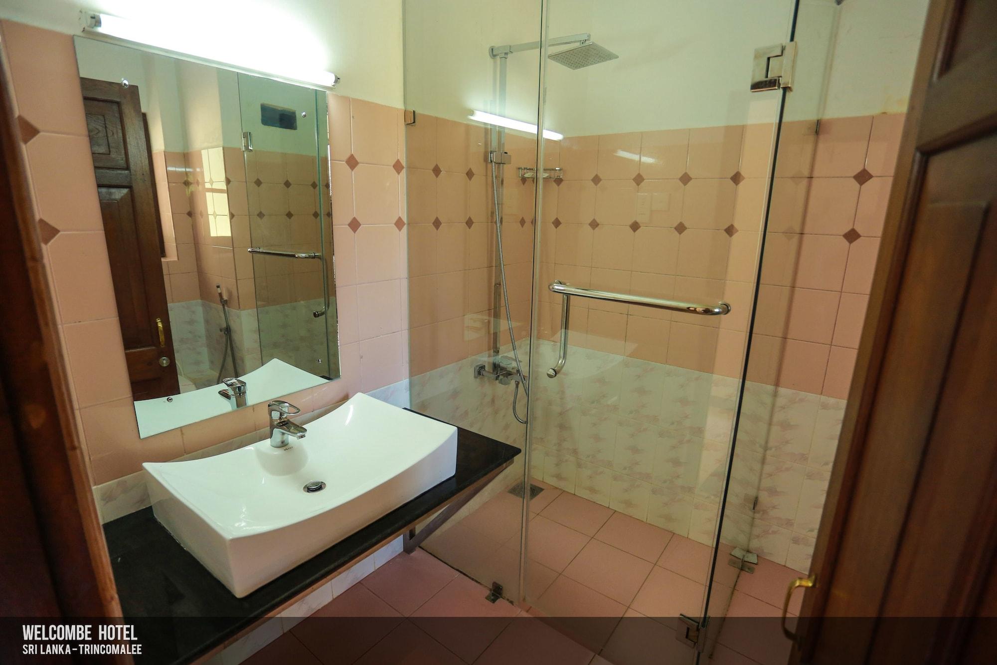 Welcombe Hotel ตรินโคมาลี ภายนอก รูปภาพ