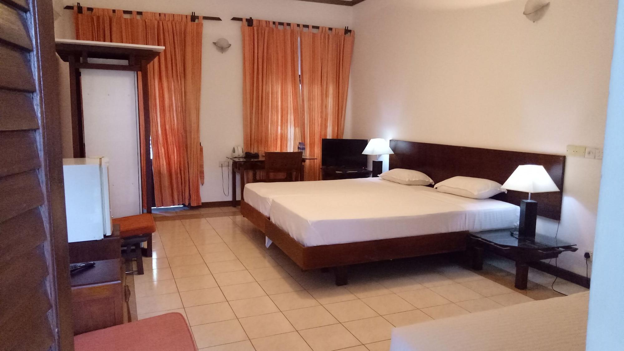 Welcombe Hotel ตรินโคมาลี ภายนอก รูปภาพ