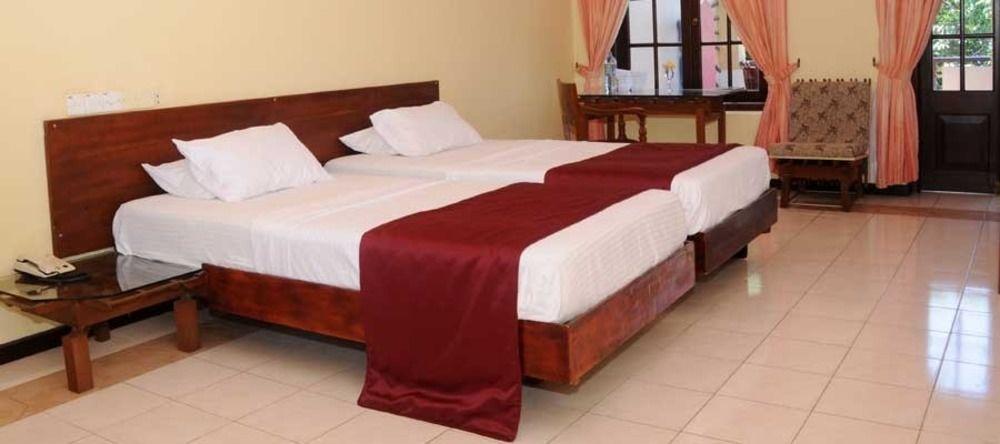 Welcombe Hotel ตรินโคมาลี ภายนอก รูปภาพ