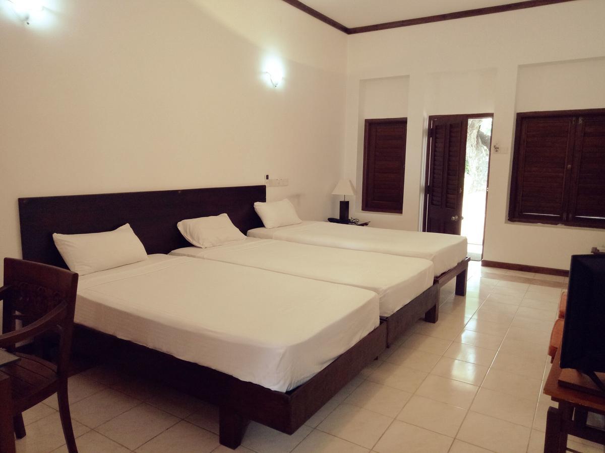 Welcombe Hotel ตรินโคมาลี ภายนอก รูปภาพ