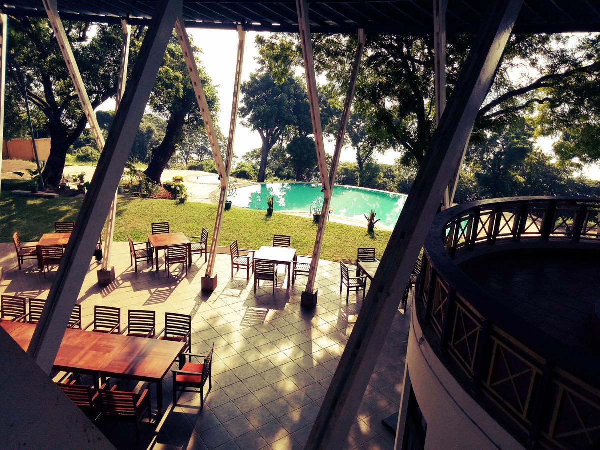 Welcombe Hotel ตรินโคมาลี ภายนอก รูปภาพ