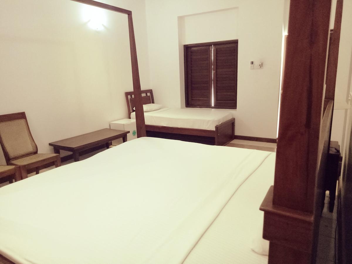 Welcombe Hotel ตรินโคมาลี ภายนอก รูปภาพ