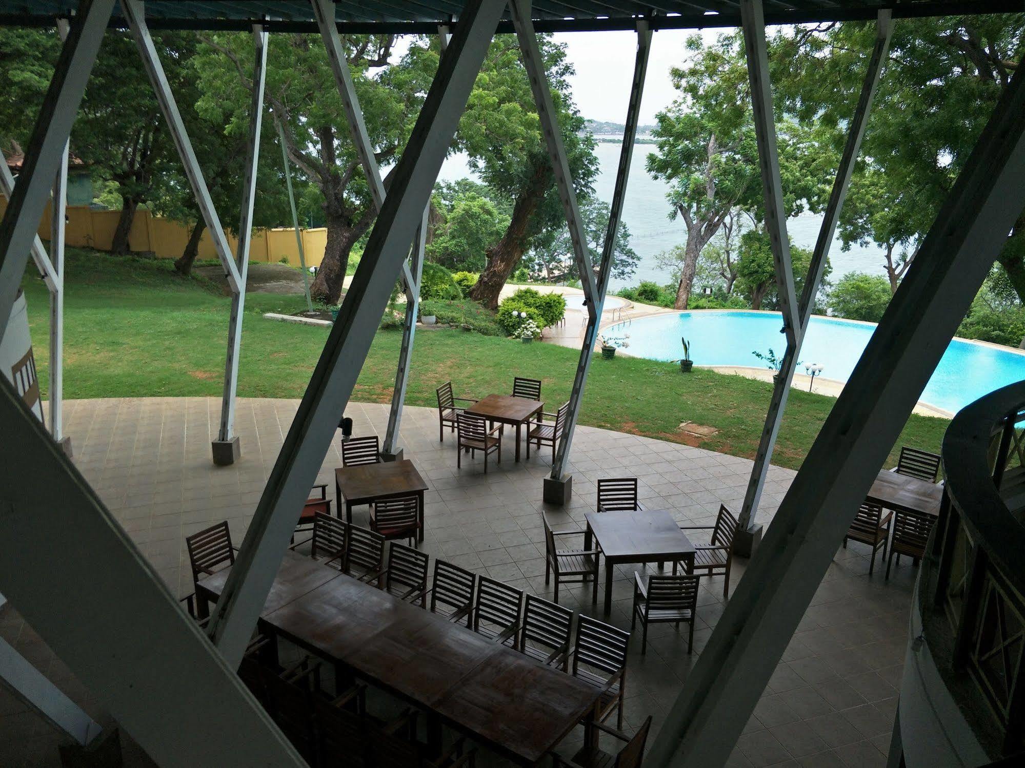 Welcombe Hotel ตรินโคมาลี ภายนอก รูปภาพ